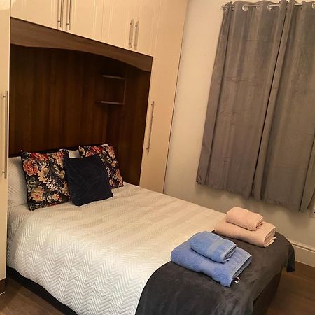 Notting Hill Next Door Bedroom In The Share Flat Londra Esterno foto