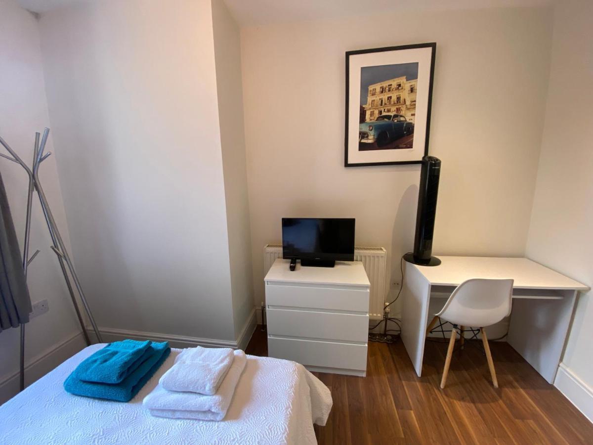 Notting Hill Next Door Bedroom In The Share Flat Londra Esterno foto