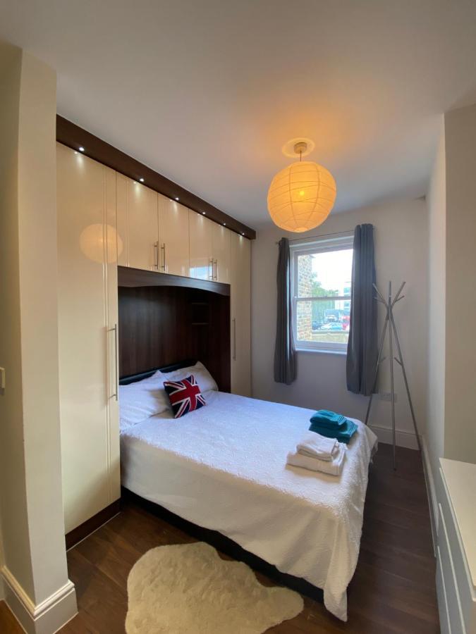 Notting Hill Next Door Bedroom In The Share Flat Londra Esterno foto