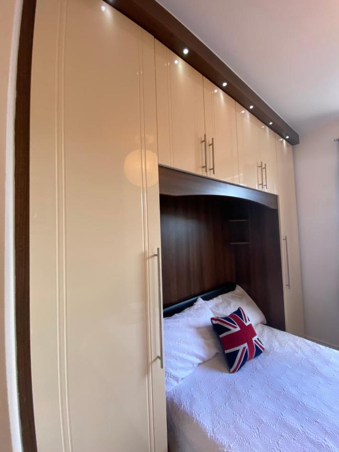 Notting Hill Next Door Bedroom In The Share Flat Londra Esterno foto
