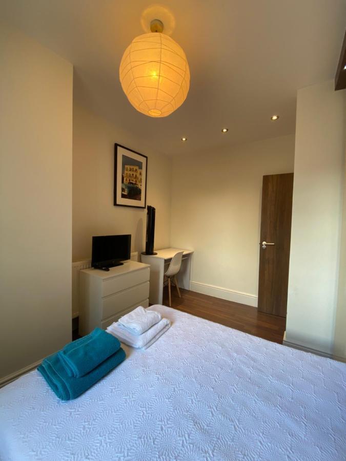 Notting Hill Next Door Bedroom In The Share Flat Londra Esterno foto