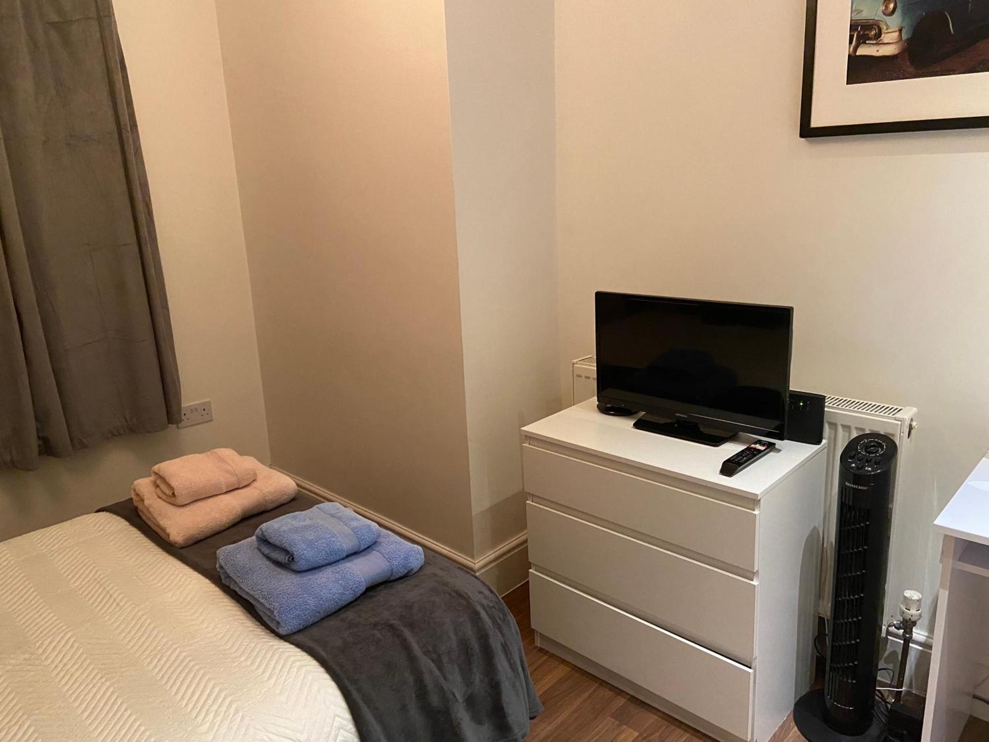 Notting Hill Next Door Bedroom In The Share Flat Londra Esterno foto
